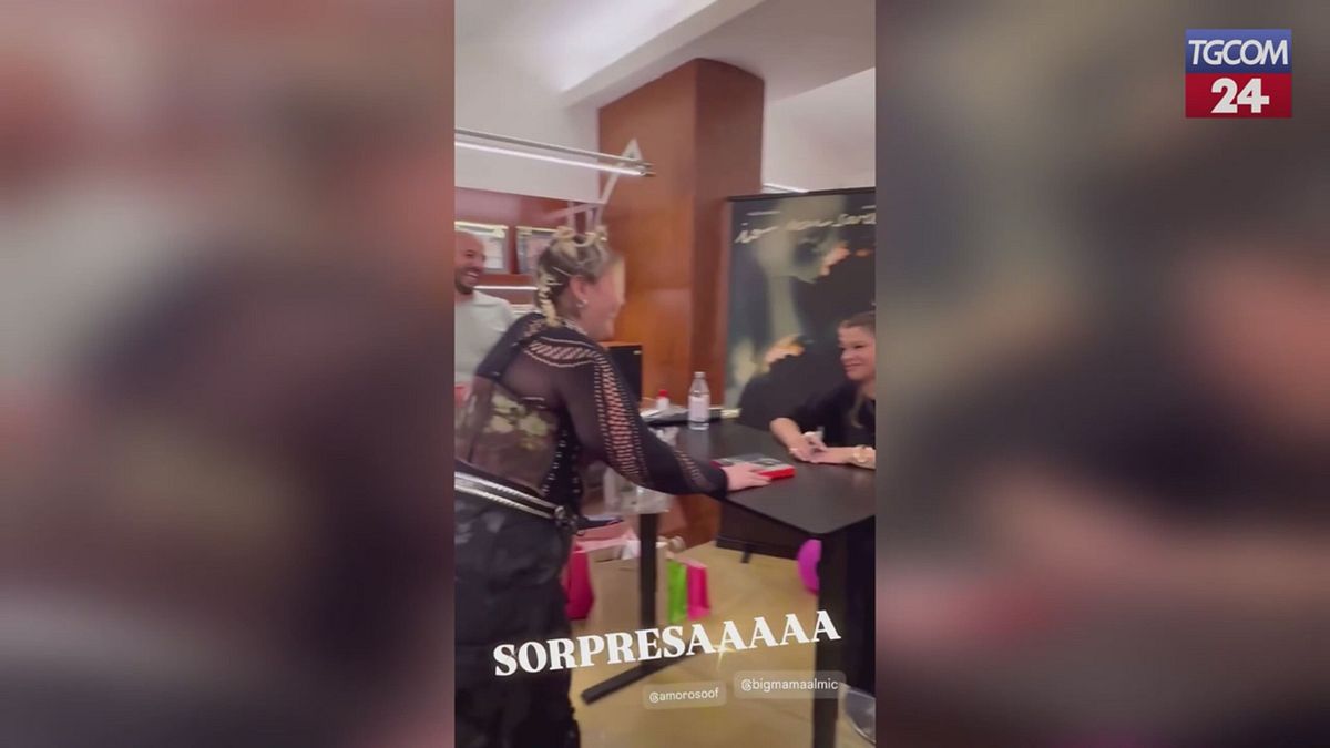 BigMama a sorpresa all'instore di Alessandra Amoroso: abbracci e risate tra le due artiste