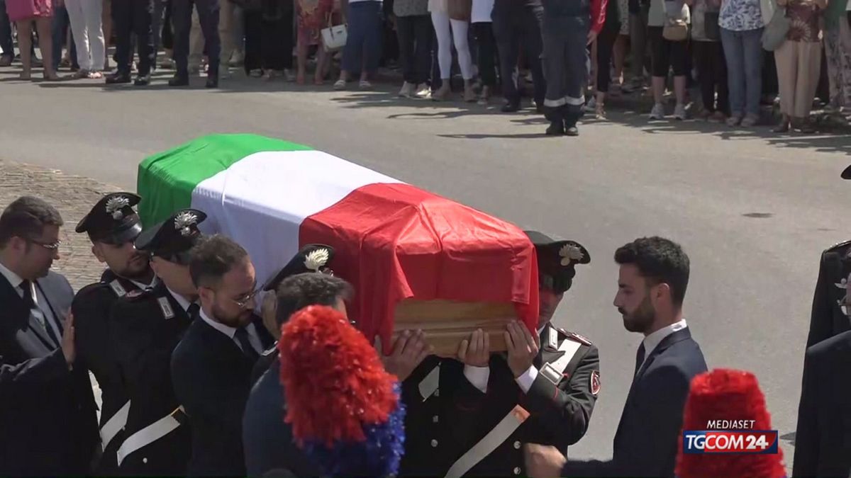 12.40 FUNERALI CARABINIERE CON MATTARELLA  SRV