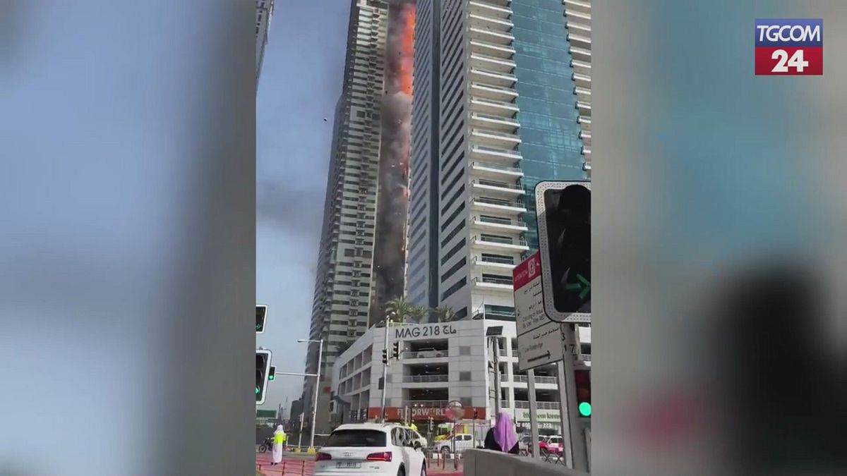 In fiamme grattacielo a Dubai, evacuate quasi 4mila persone