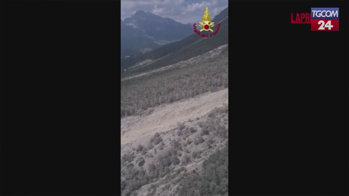 Frana a Borca di Cadore, case isolate a causa del fango