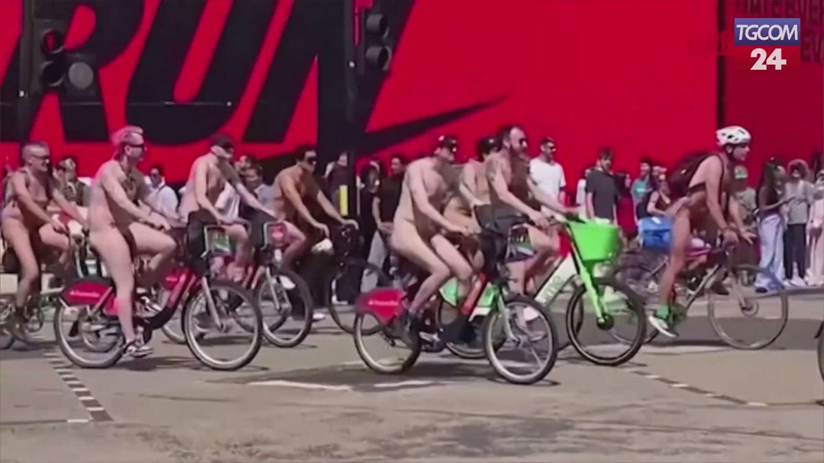 Il Bike Pride: a Londra si pedala tutti nudi