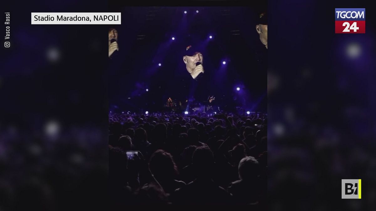 Vasco infiamma il Maradona con "Je so pazzo"