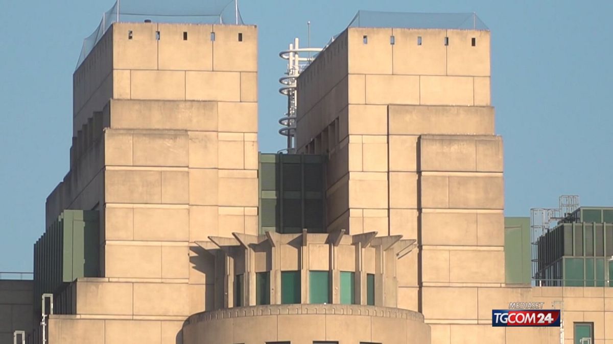 12.00 UK, DONNA A CAPO DI MI6 SRV