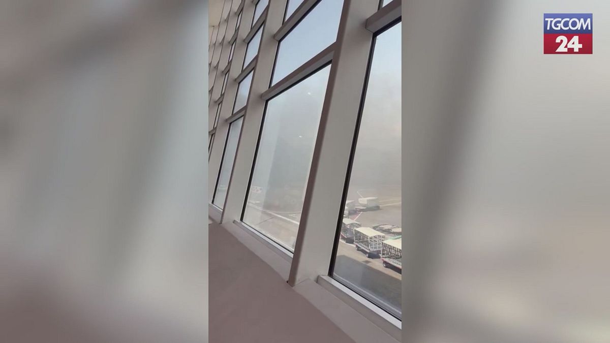 Fiumicino, incendio su una parte esterna del tetto: terminal evacuato