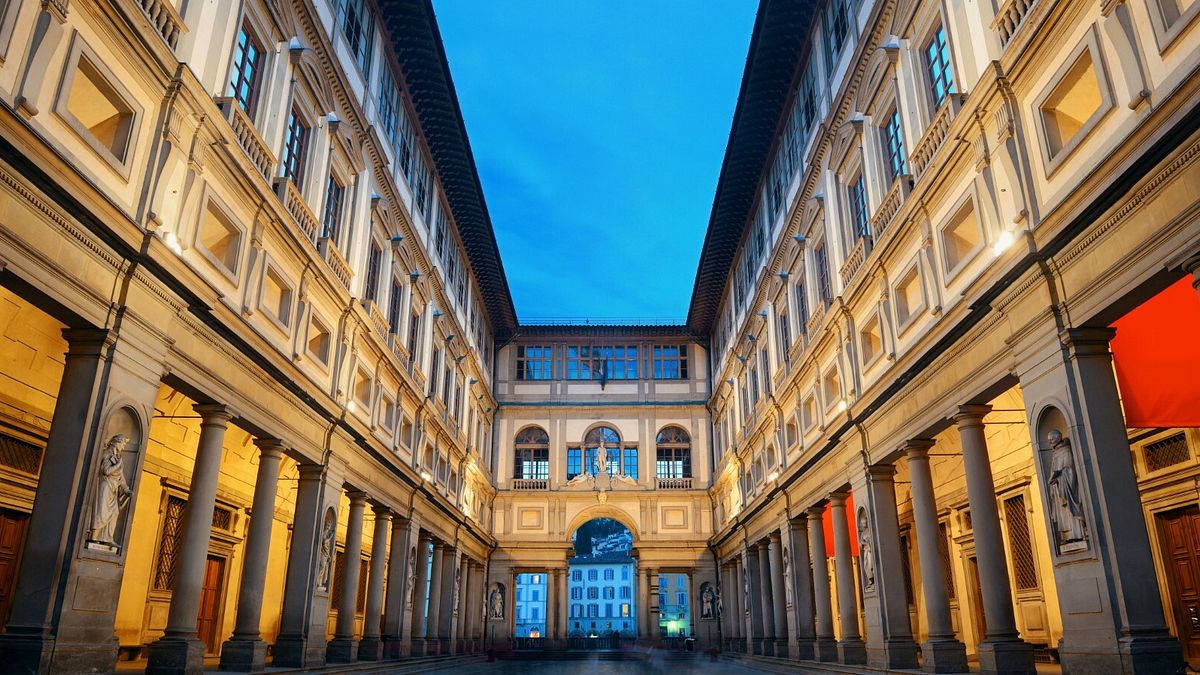 Firenze, per fare selfie urta quadro agli Uffizi: danni alla tela