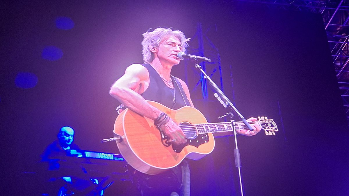 Ligabue Campovolo'yu alevlendiriyor, 100 binden fazla hayran dünyada dans ediyor