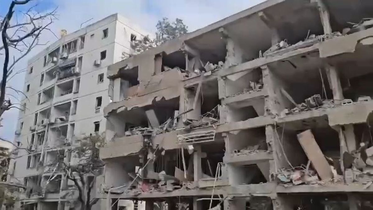 Gli Usa attaccano tre siti nucleari iraniani | I pasdaran: "Ridurremo in cenere le basi americane" | Missili iraniani su Tel Aviv e Haifa, usato per la prima volta il missile Kheibar