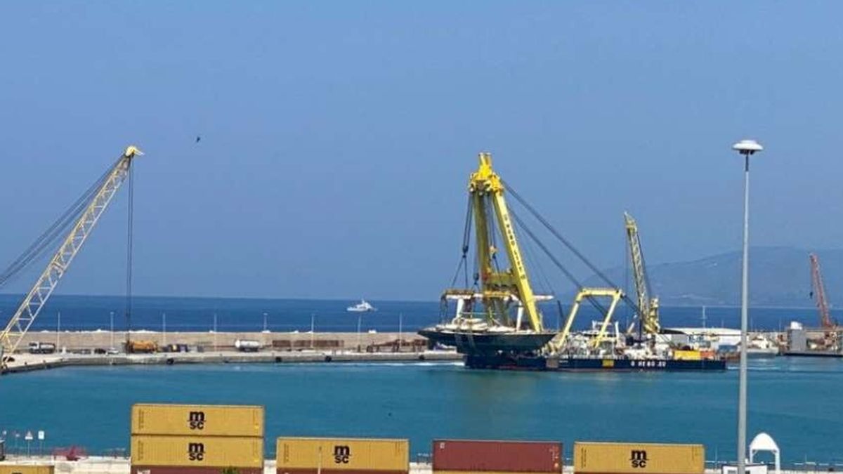 Bayesian: il veliero è arrivato al porto di Termini Imerese