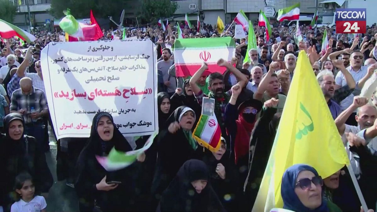 Teheran, iraniani in piazza contro Usa e Israele