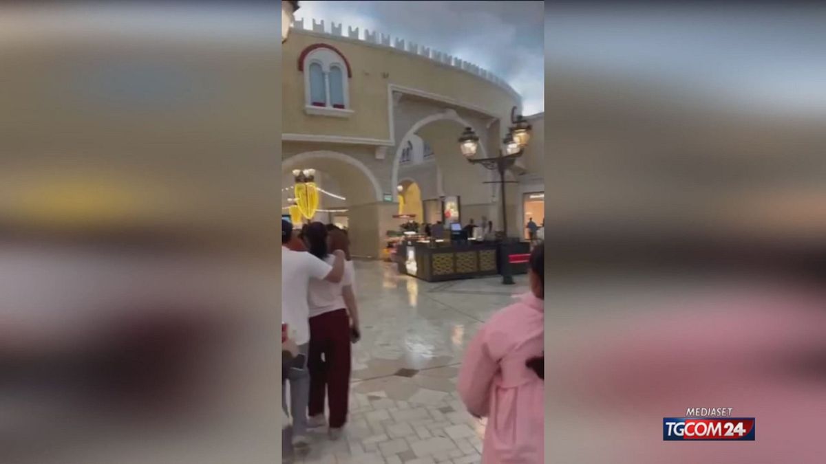 qatar fuga dal centro commerciale al suono delle sirene