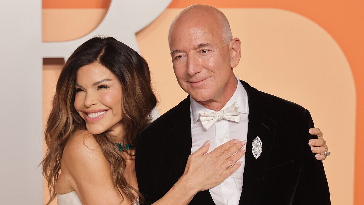 Allerta sicurezza a Venezia, Jeff Bezos rinuncia ai maxi yacht per le sue nozze