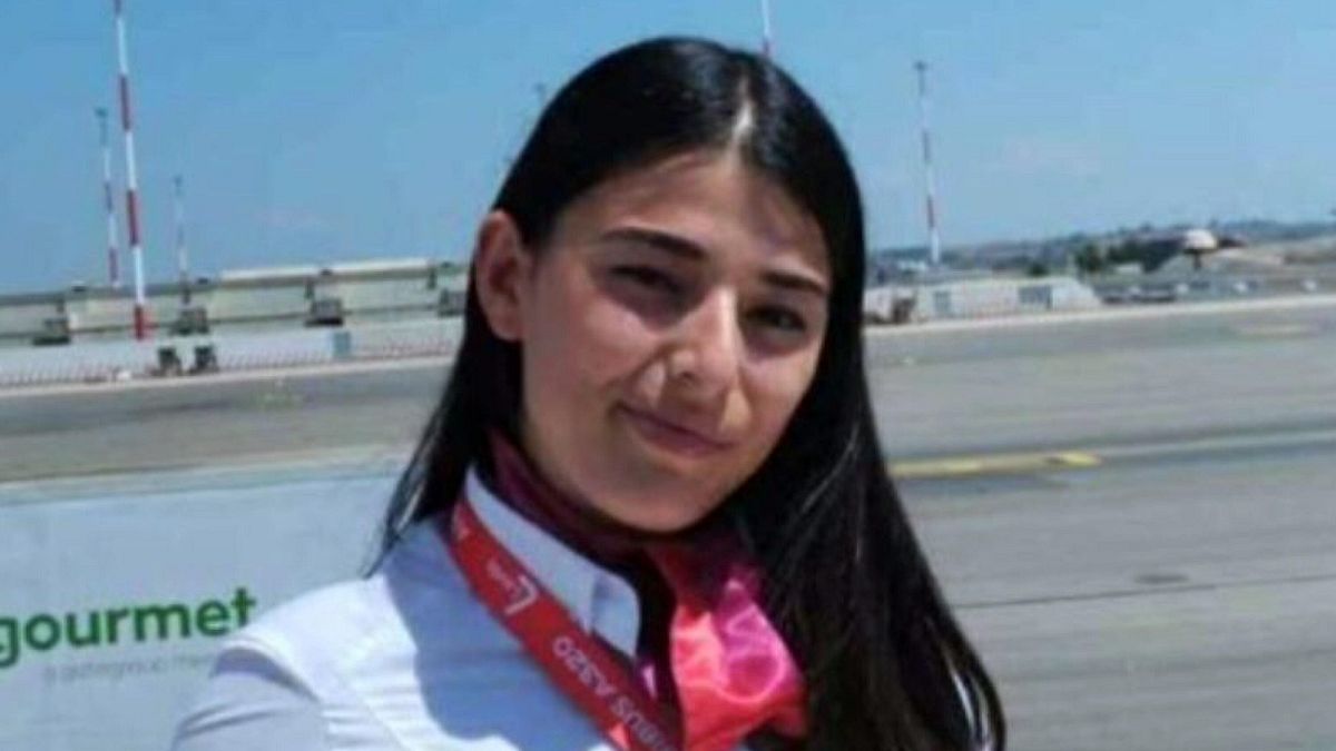 hostess morta a vienna la cugina il fidanzato dice di averla trattenuta e poi di essersi seduto perch233 non l ha fermata