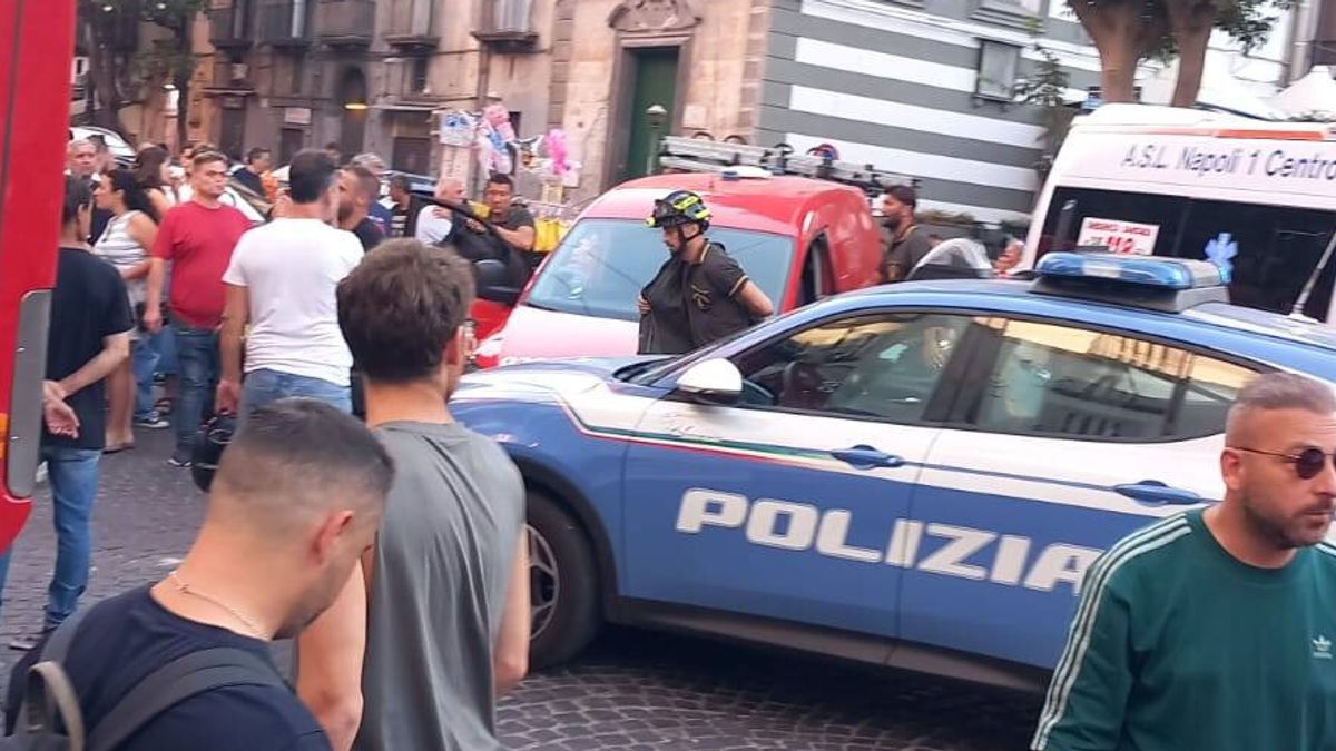 Napoli, esplosione in edificio: estratta dalle macerie viva una donna | Si cerca un disperso
