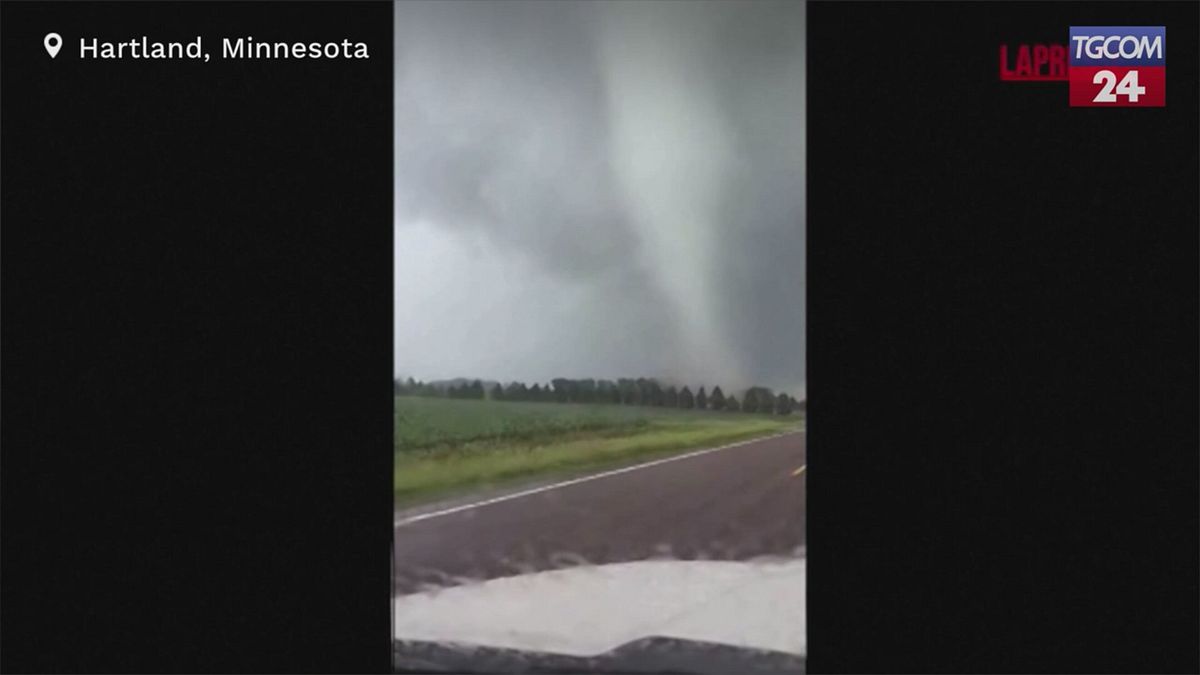 Usa, tornado in Minnesota: automobilista filma tutto