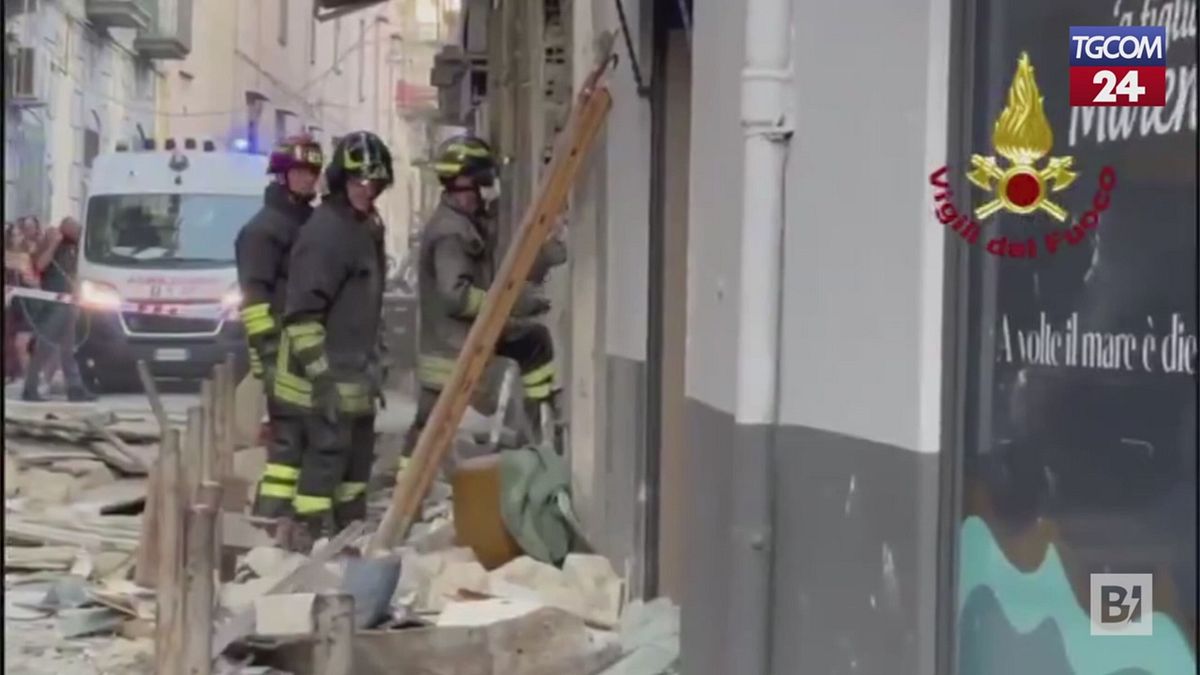 Napoli, le macerie dopo l