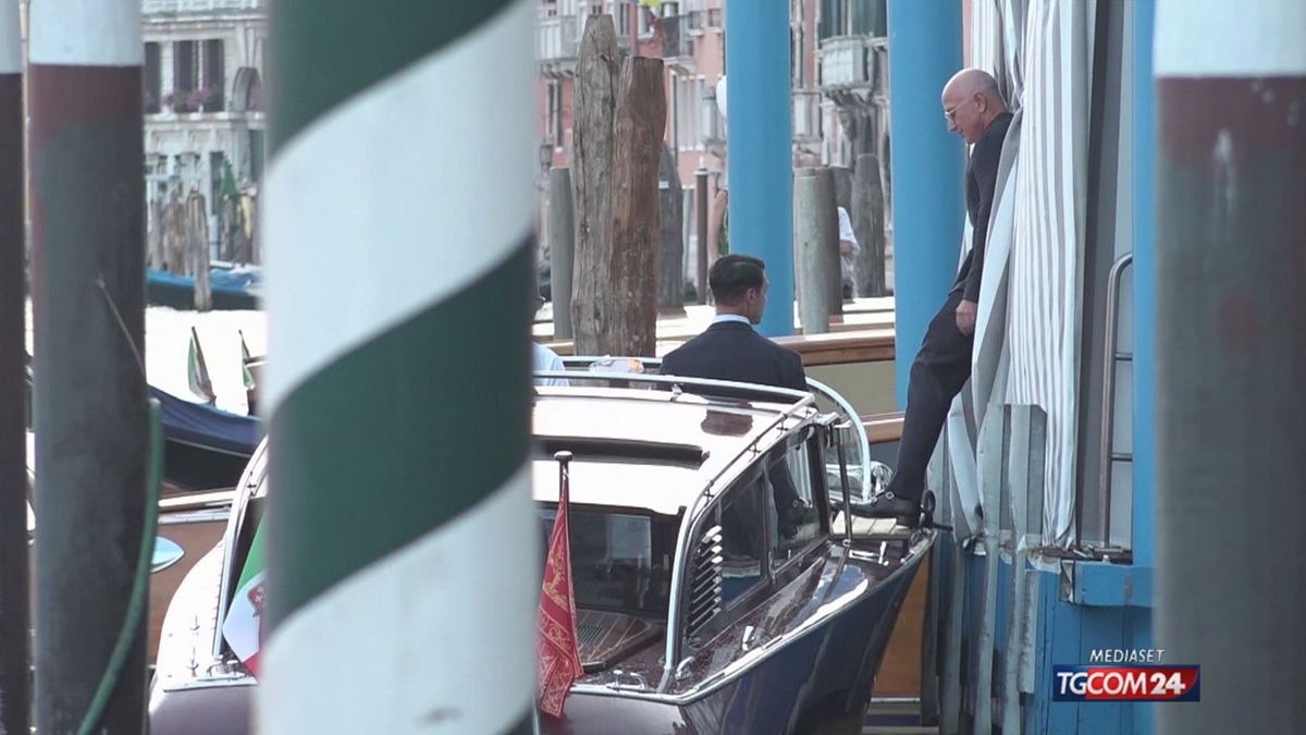 Nozze Bezos a Venezia, la prima apparizione dei promessi sposi