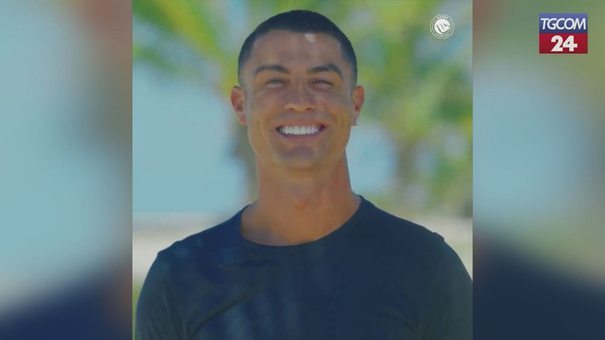 palme spiaggia mare l annuncio del rinnovo di cr7