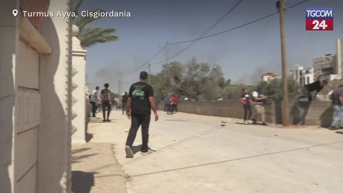 cisgiordania residenti respingono un attacco dei coloni israeliani