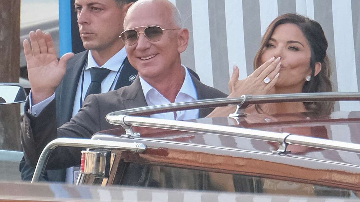 Jeff Bezos e Lauren Sanchez si sposano a Venezia, il sì sull