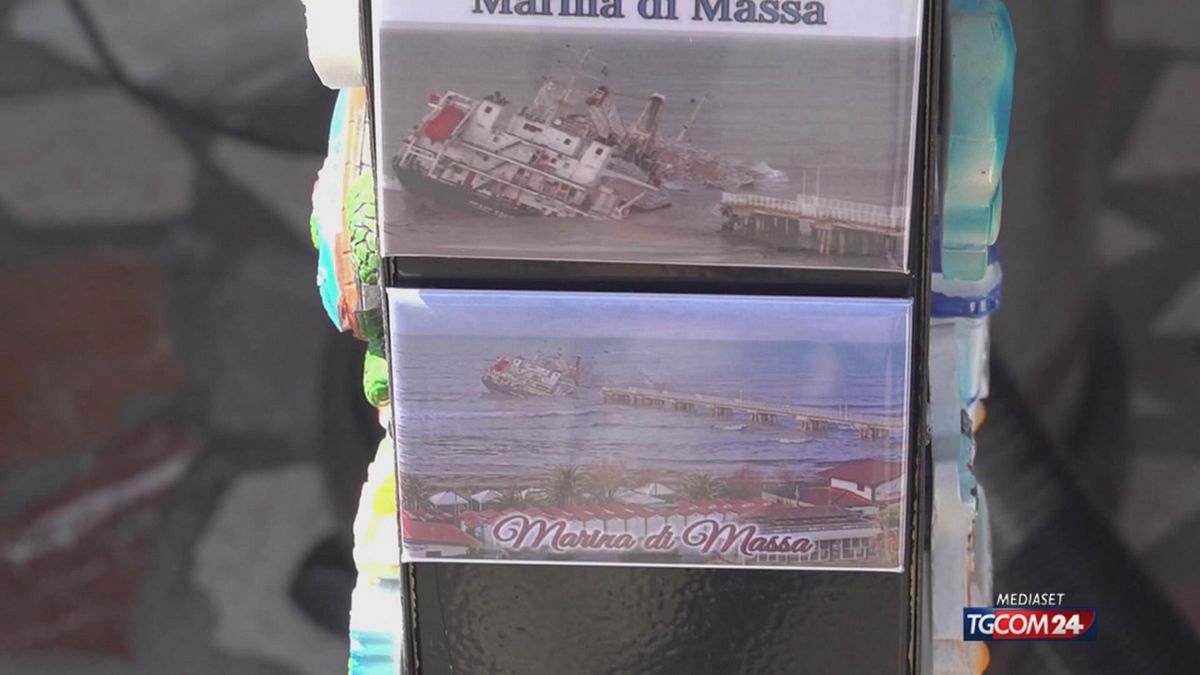 Marina di Massa,"incagliata da 5 mesi la "Guang Rong" diventa un gadget