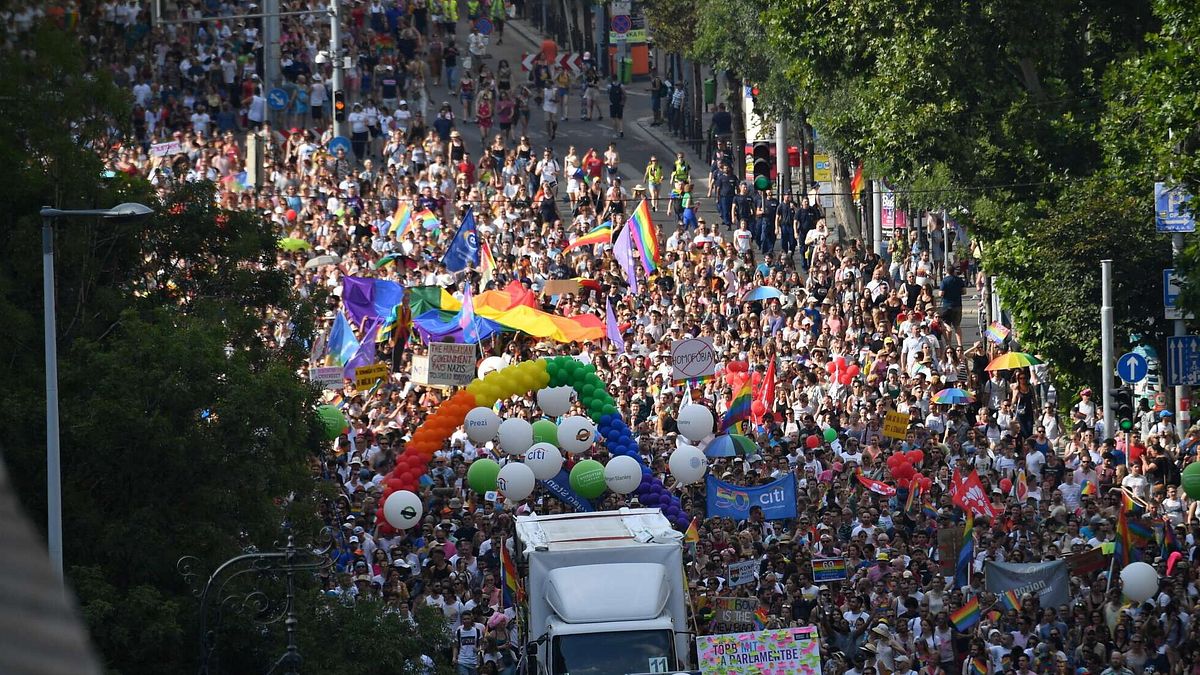 Una marea da tutta Europa per il Pride di Budapest, l
