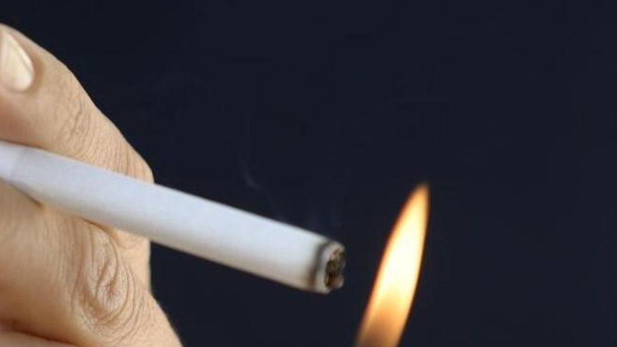 Francia, divieto di fumo in spiagge, parchi e fermate dei bus