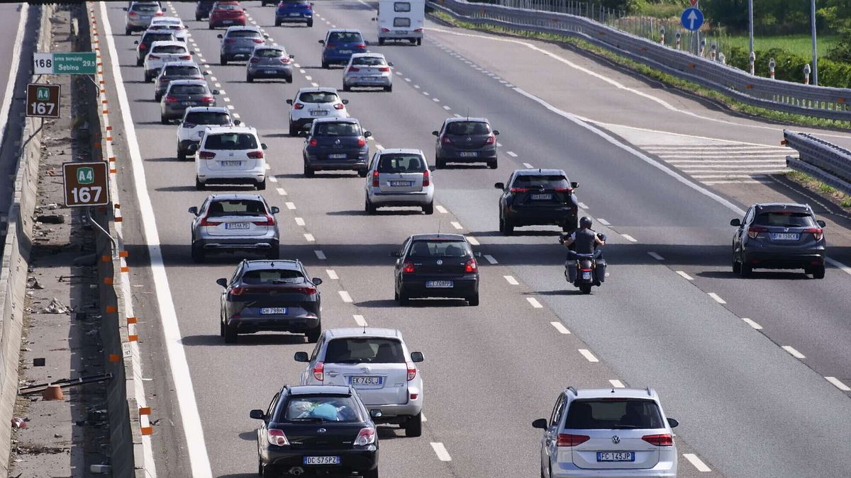Scatta il primo esodo estivo: milioni di italiani in viaggio verso le vacanze