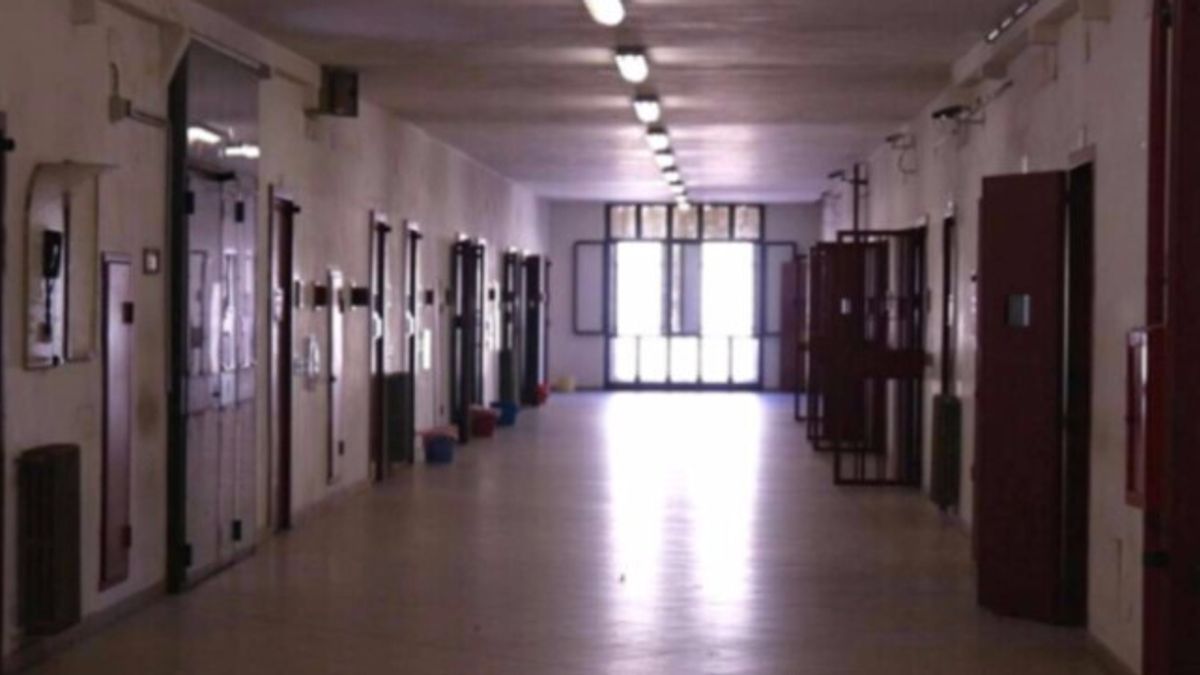Ferrara, detenuta trans denuncia: "Stuprata in carcere da quattro uomini"