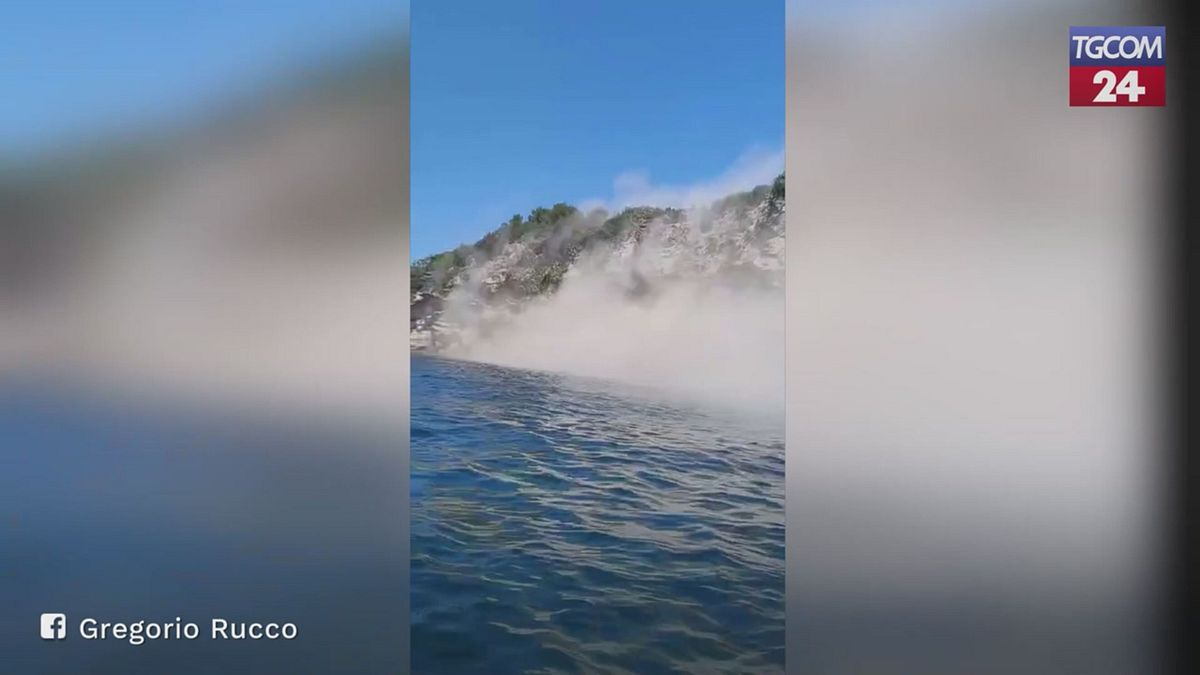 terremoto a napoli cedimento di un costone a bacoli nessun ferito