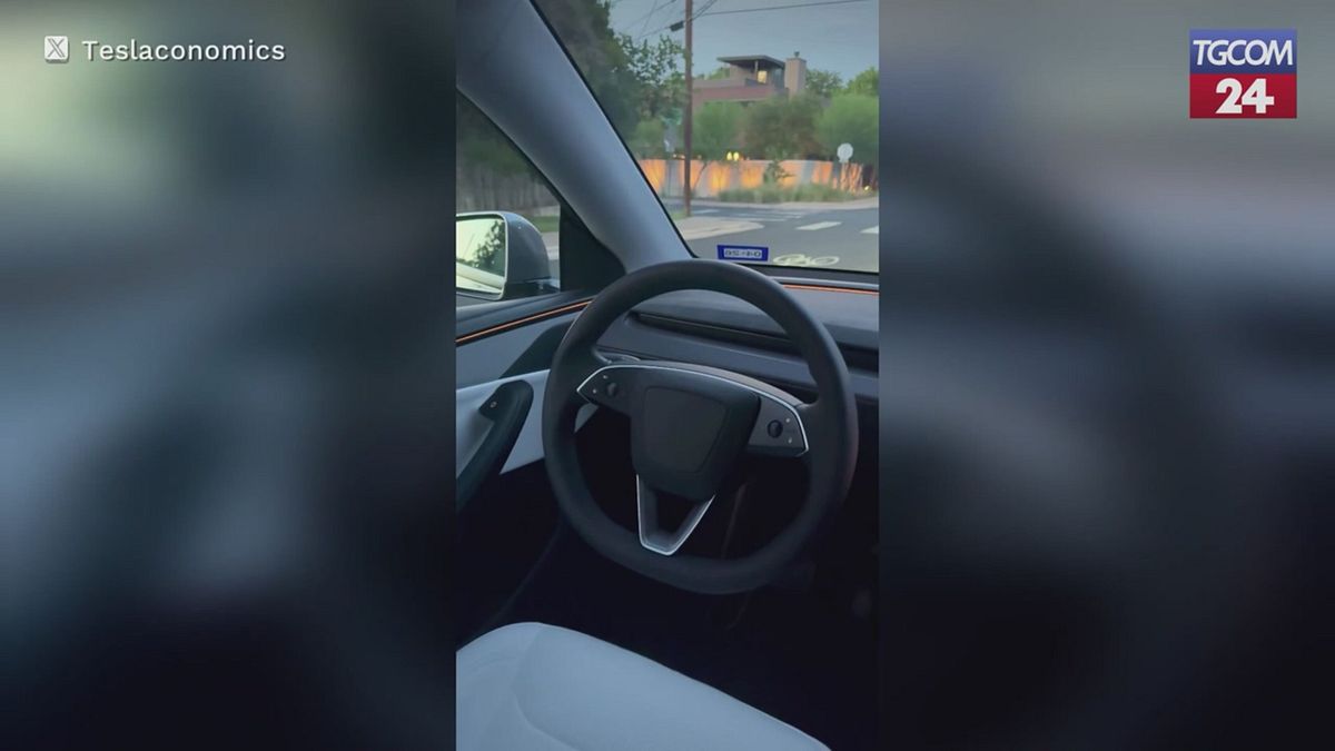 ecco il robotaxi senza conducente di tesla