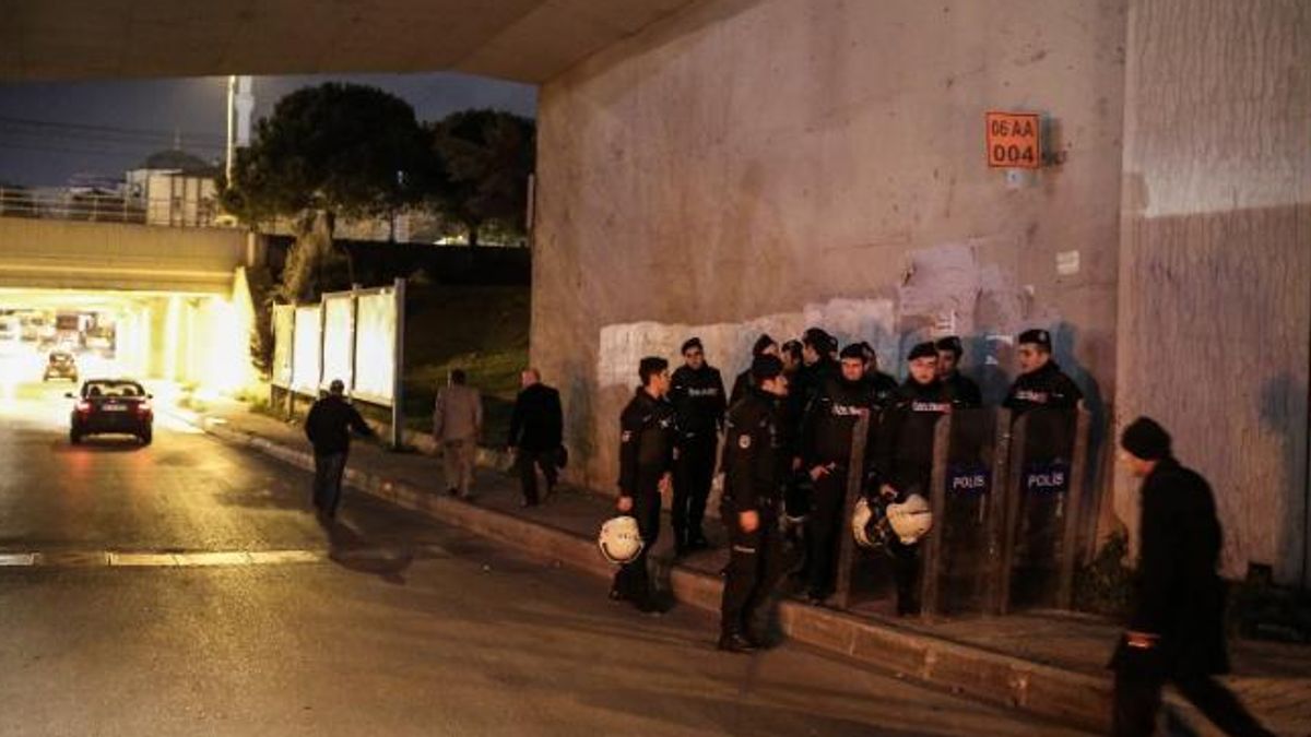 Istanbul, settimanale satirico pubblica una vignetta su Maometto: assaltata la sede del giornale | Arrestato il disegnatore