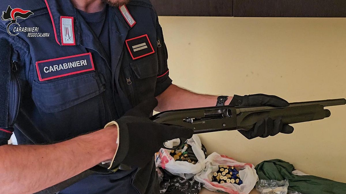 reggio calabria blitz dei carabinieri droga e armi nei quartieri arghill224 e rione marconi
