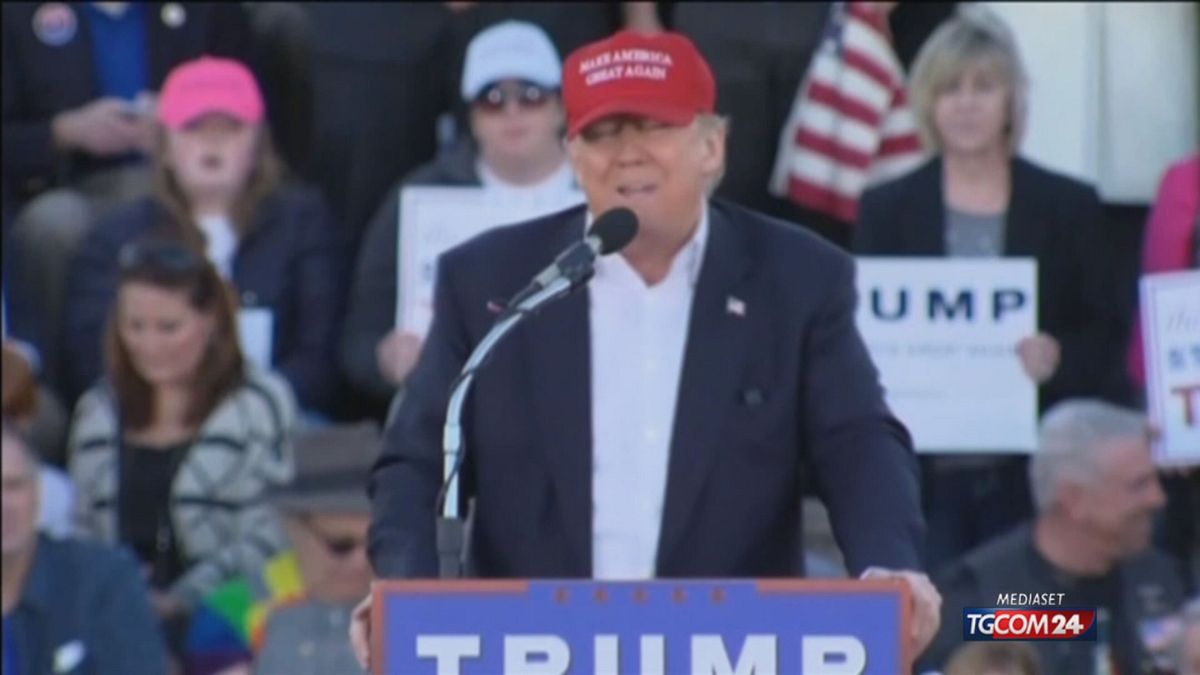 non solo profumo dalle scarpe alle t shirt tutto il marketing di donald trump