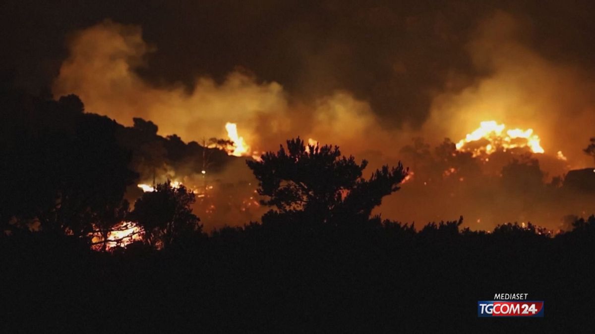 Creta, evacuazioni di massa per gli incendi