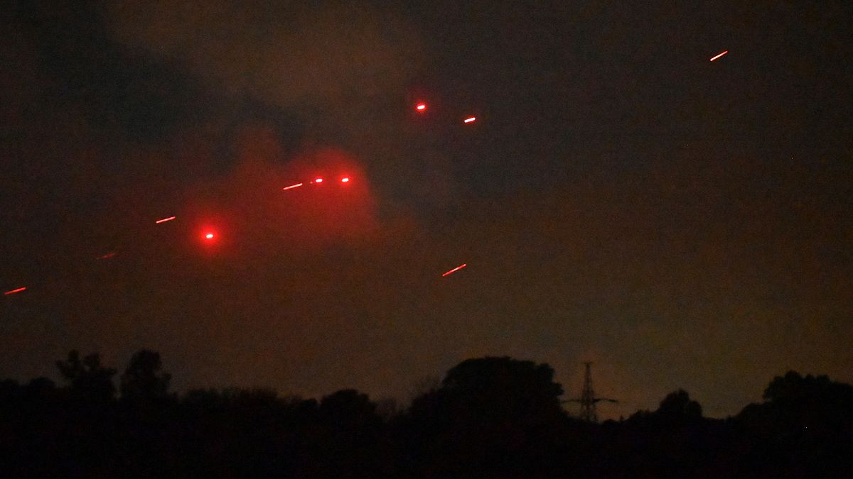 Ucraina, massiccio attacco con droni russi nella notte: un morto a Kiev | Pechino: "Errate le sanzioni dell