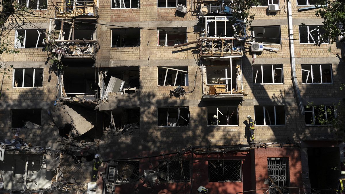 Ucraina, massiccio attacco russo dopo il colloquio Putin Trump | Il presidente Usa: "Nessun progresso" e oggi sente Zelensky