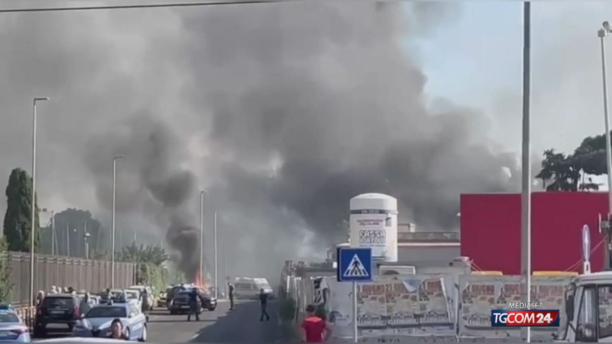 roma esplode un distributore di gpl al prenestino 45 feriti