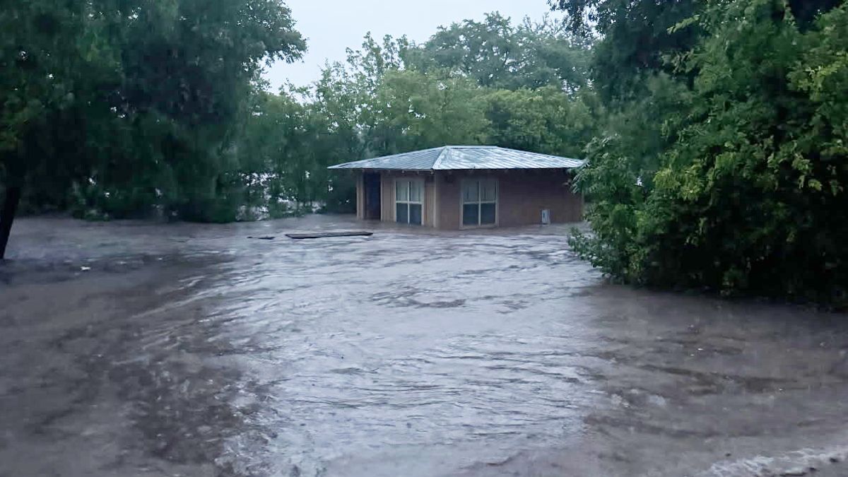Usa, inondazioni in Texas: almeno sei morti | Diversi dispersi, anche venti bambini