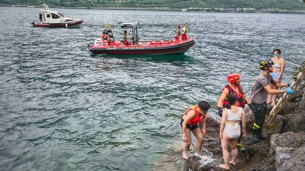 Sorpresi dal maltempo nel lago di Como: 5 turisti finiscono in acqua e restano bloccati sugli scogli