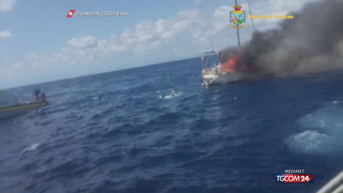 Salvarono migranti, ma rischiano di finire in carcere