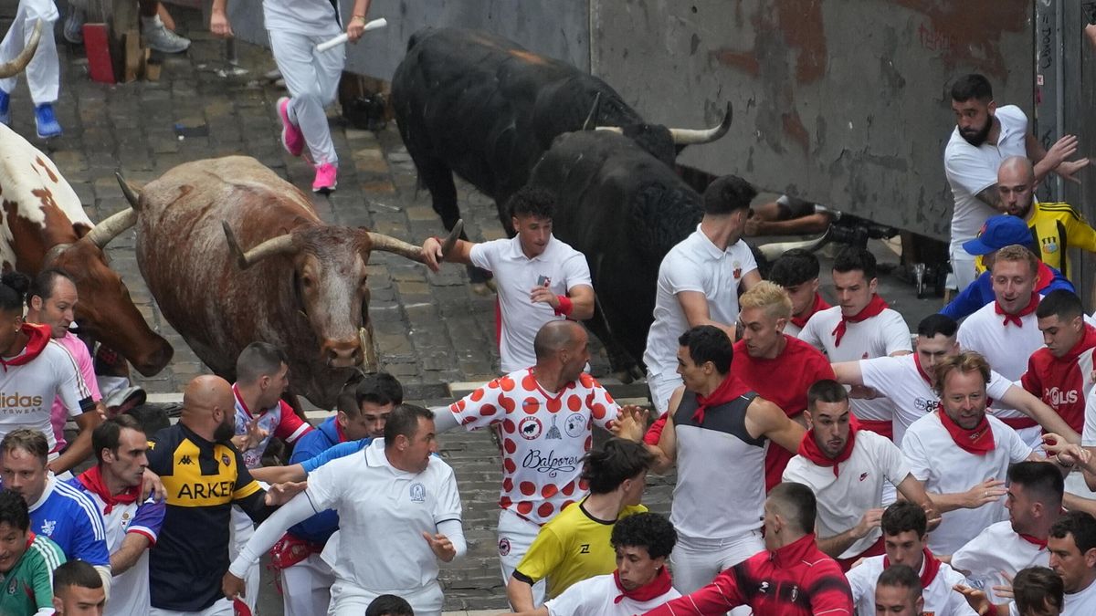 Pamplona, ​​Tori Yarışı Devam Ediyor: Altı Yaralı Kişi