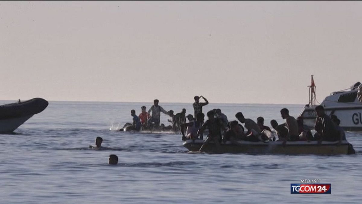 Traffico di migranti, 25 arresti a Reggio Calabria | Oltre 30 sbarchi per un giro d