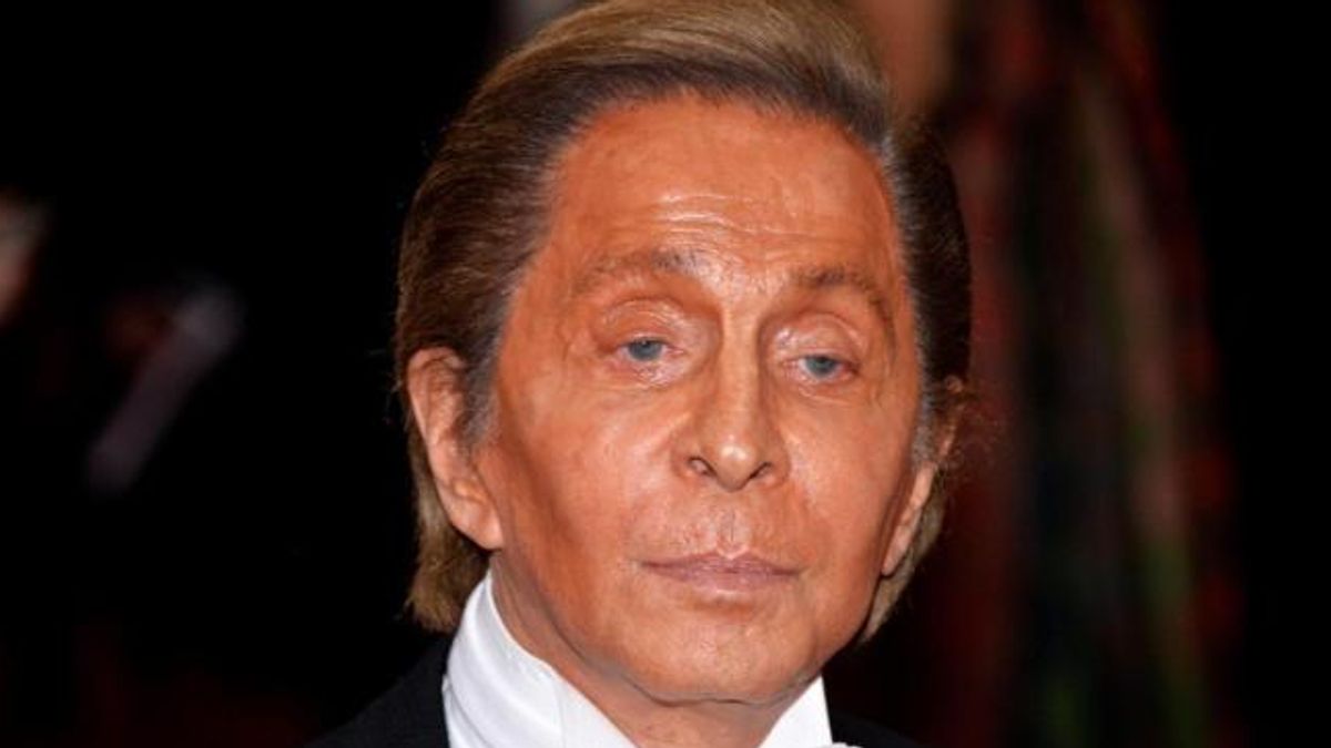 Valentino, tentato assalto nella villa dello stilista a Roma: la guardia spara, ladri in fuga