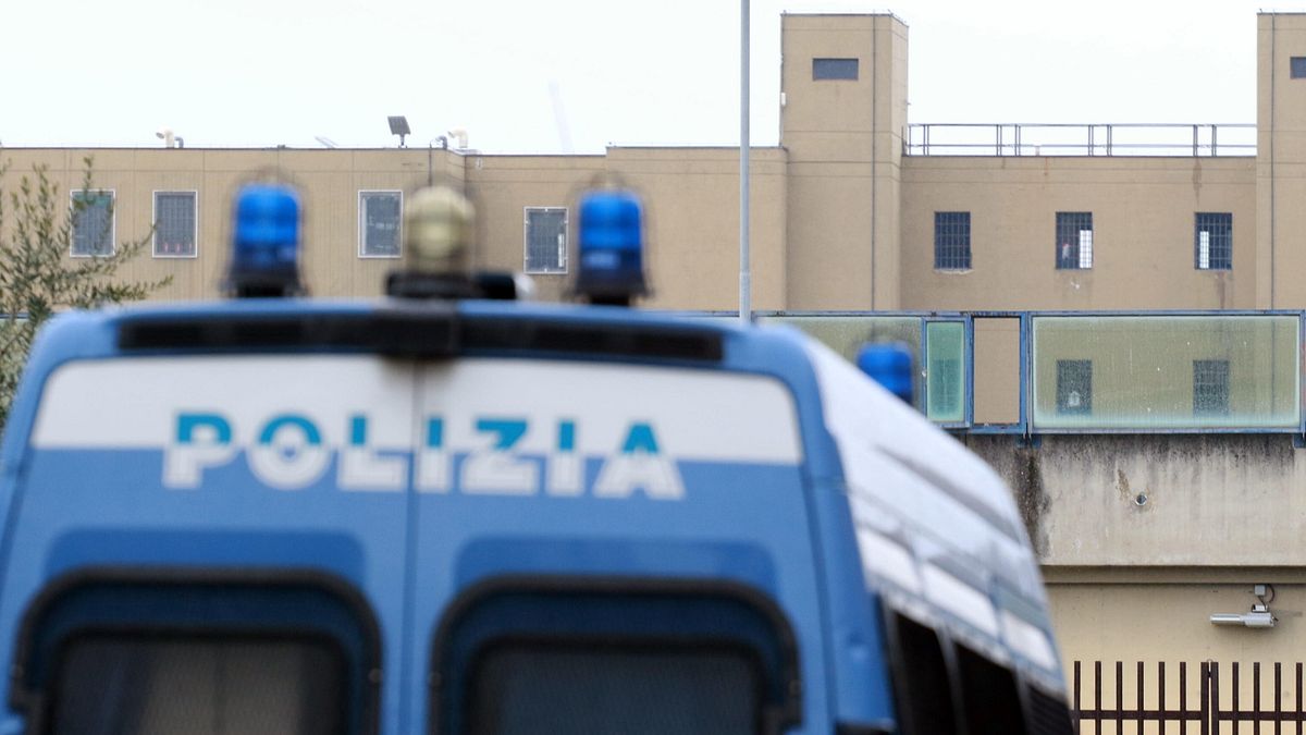 Prato, la procura indaga su stupri e torture nel carcere degli orrori: i video anche su TikTok