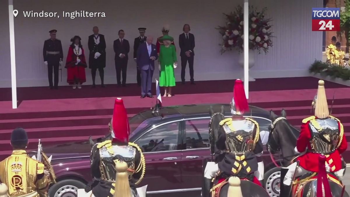 Windsor, Re Carlo e Camilla accolgono il presidente Macron