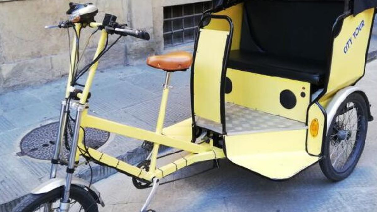 Firenze, stop a caddy e risciò nell