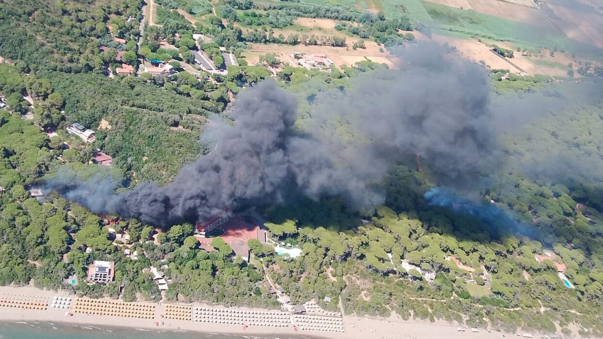 Castiglione Della Pescaia'da kamp ateşi, 600 tahliye edildi