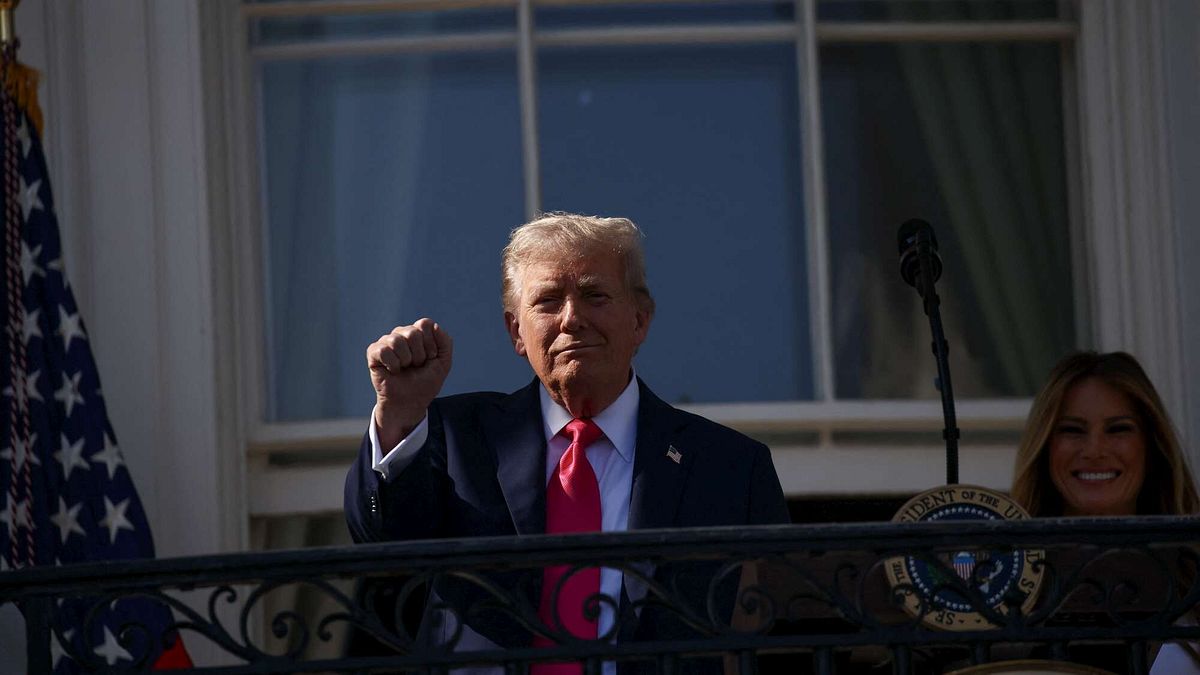 Trump annuncia: "Dal primo agosto dazi del 35% al Canada" | In giornata arriva la lettera anche all