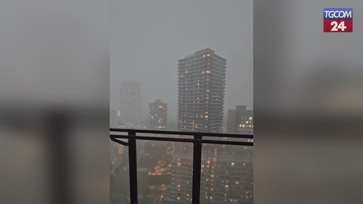 giappone violento nubifragio a tokyo sospeso lo shinkansen