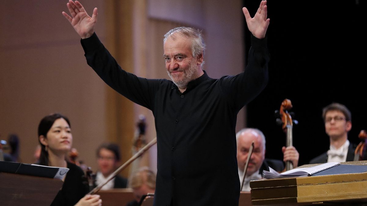 Caserta Kraliyet Sarayı'nda Gergiev, Filo-Putin Sanatçısı Üzerine Tartışma